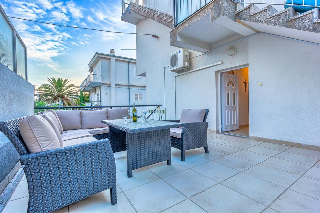 Luxury Apartments Domgjoni Подстрана Экстерьер фото
